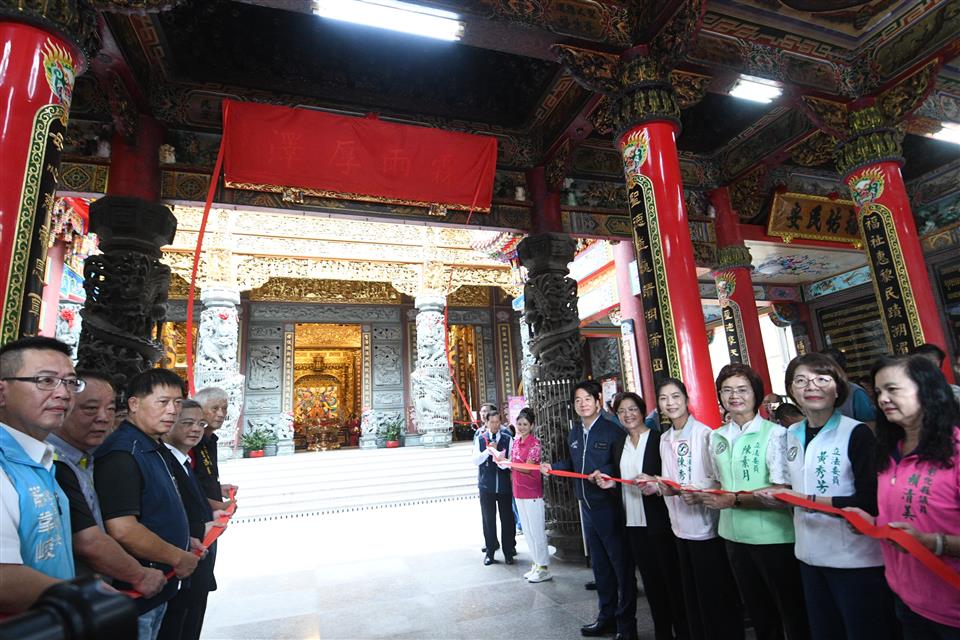 賴清德總統蒞臨伸港福安宮參香祈福　王縣長不忘宣傳把握機會來看設計展