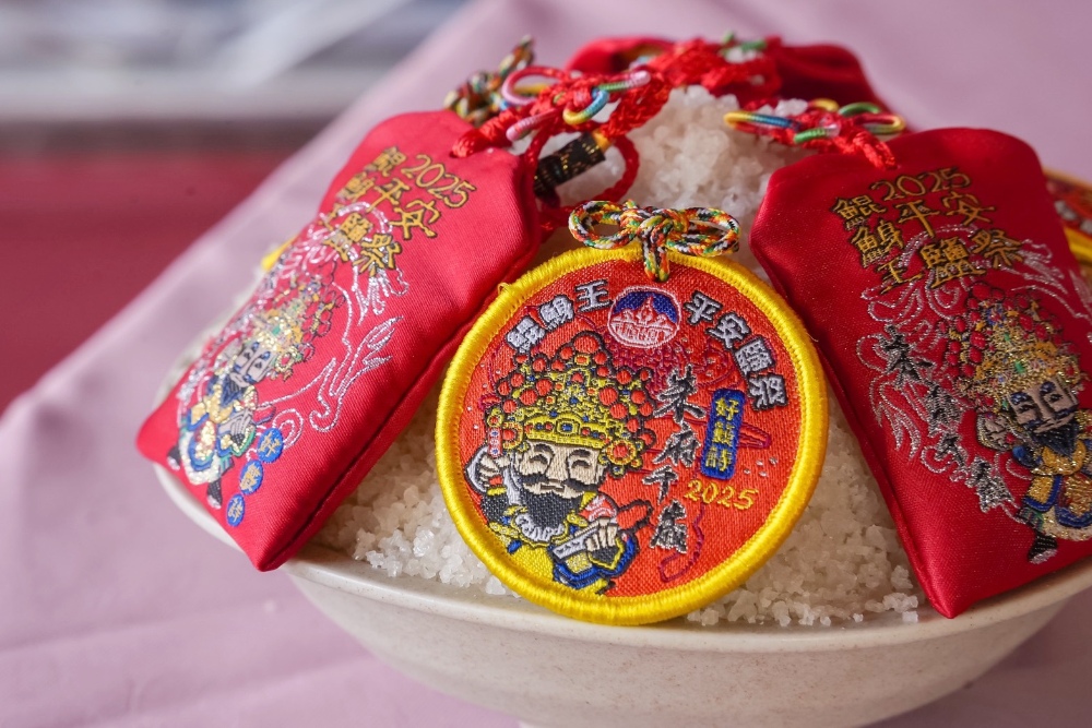 ▲限量版「平安鹽祭祈福收納袋」！