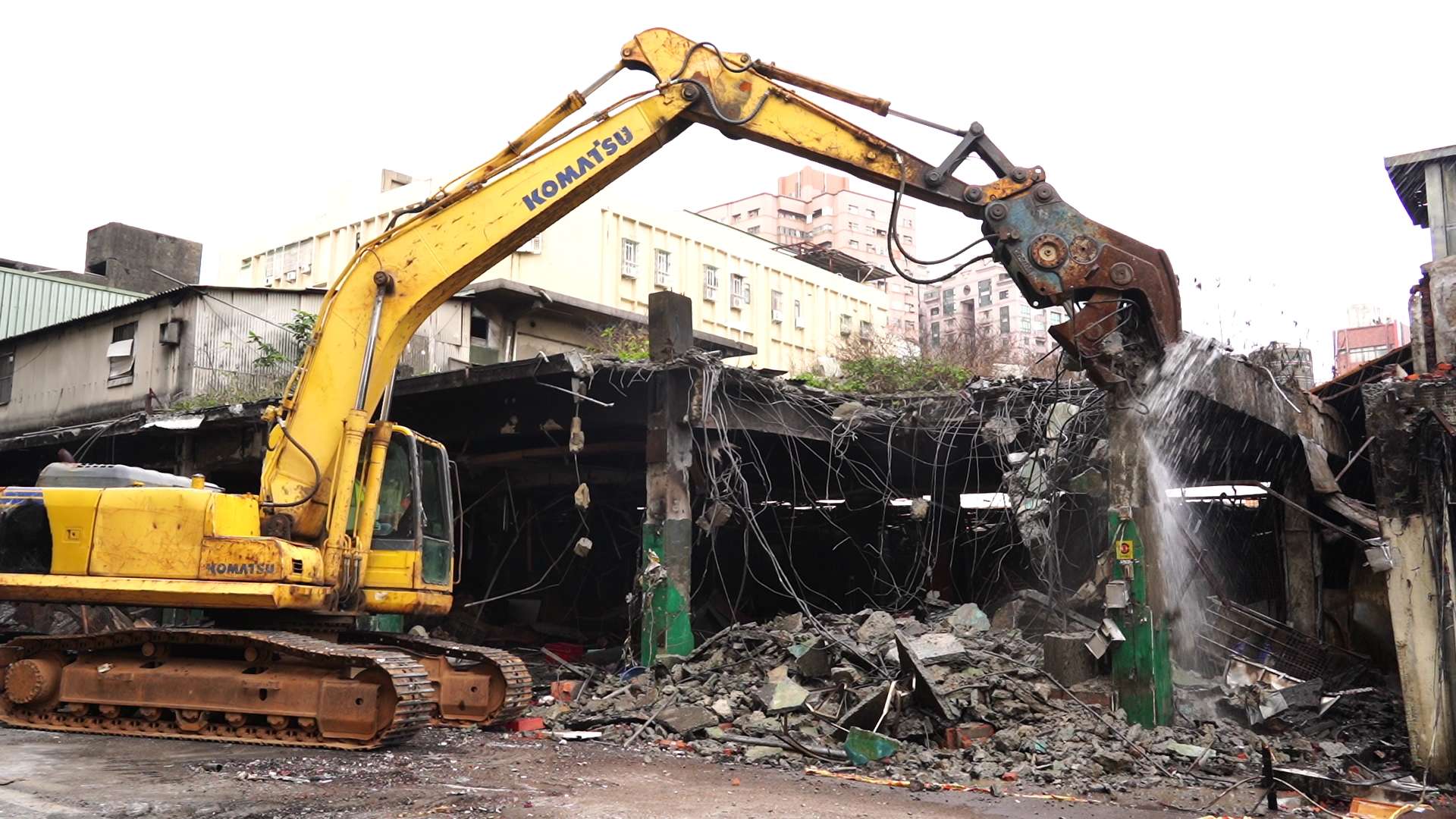 桃園南門市場啟動災損區域拆除工程 預計明年1月初原地重建完成 vs251117 010