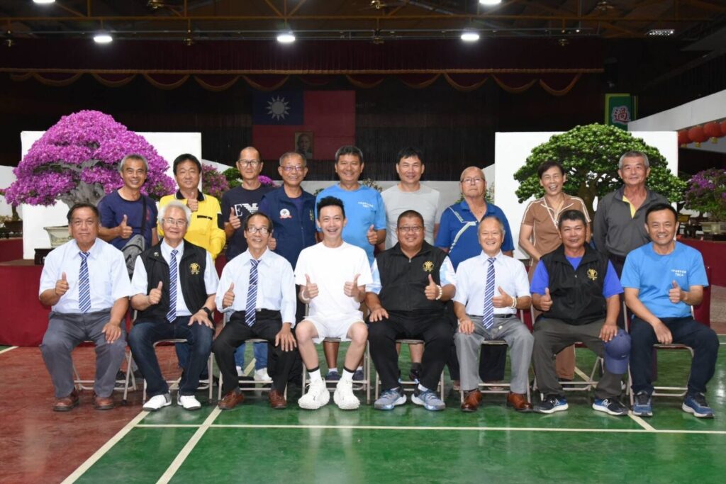 2025台灣花菓盆栽展盛大登場!藝韻新生・自然共榮 理事長彭冠今與評審團合影!攜手打造2025台灣花菓盆栽展專業評選典範!(圖/記者蔡尚芸翻攝)