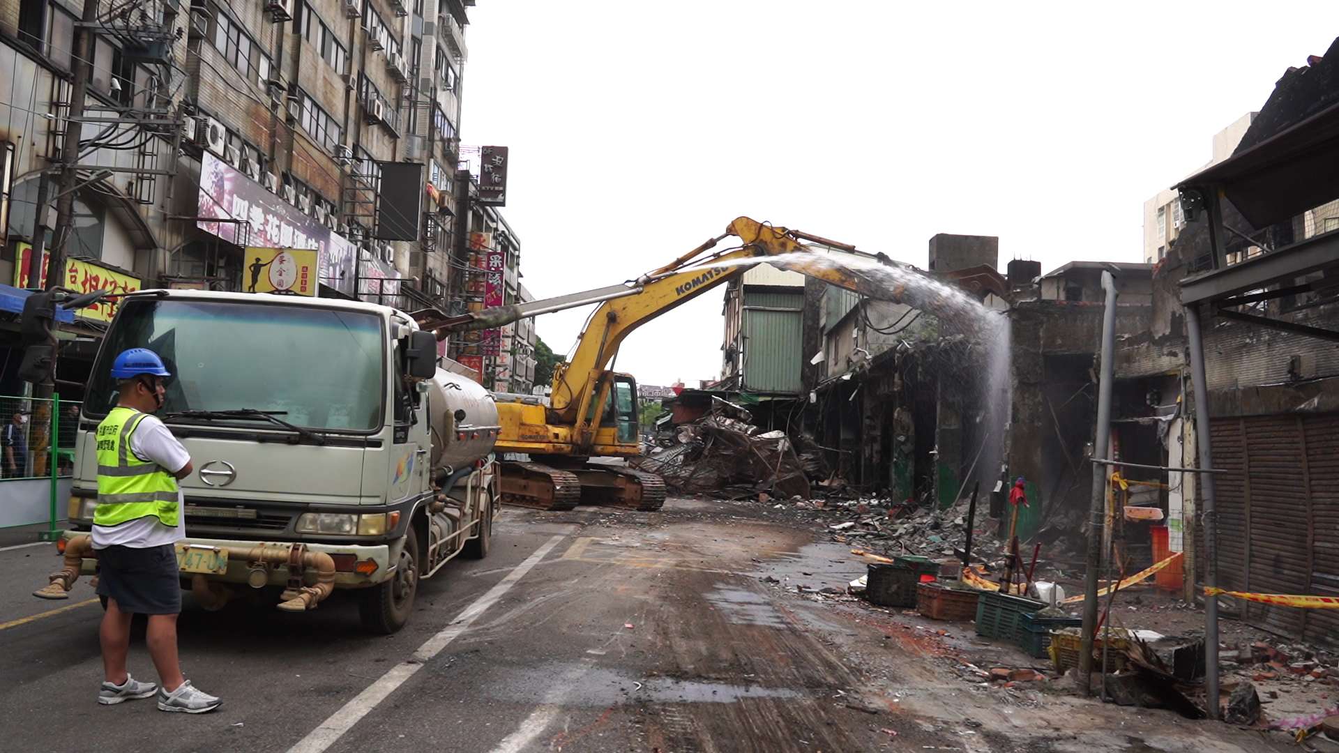 桃園南門市場啟動災損區域拆除工程 預計明年1月初原地重建完成 vs251117 008