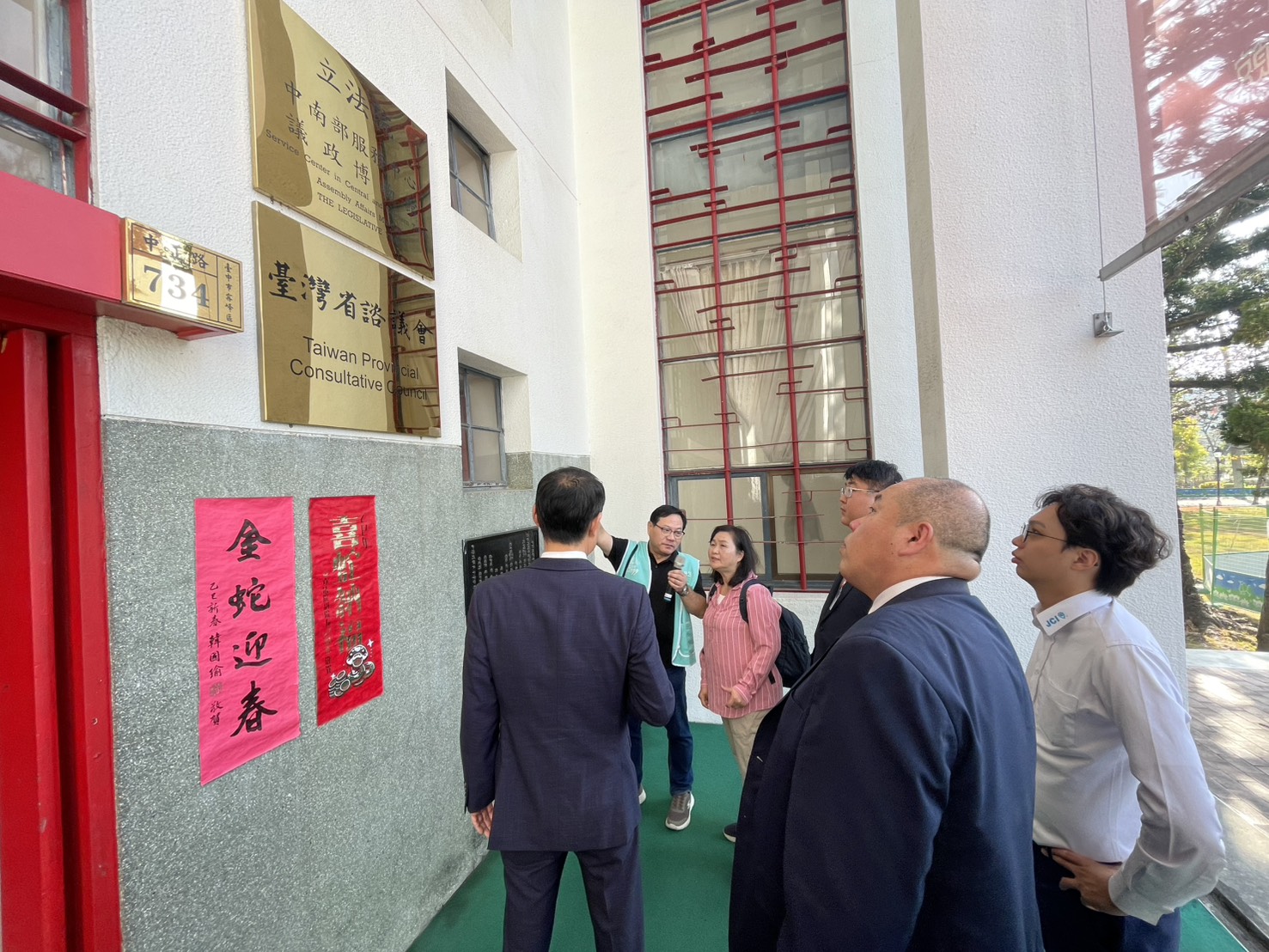 圖 台韓青年交流導覽過程 記者王偉翻攝