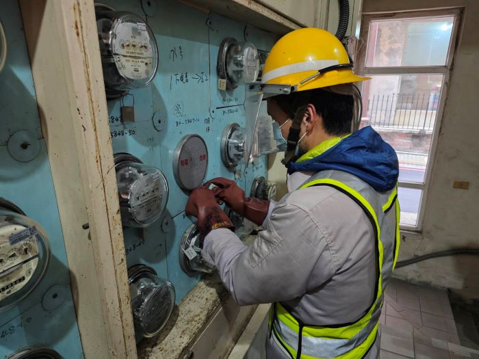 《圖說》市府公安小組強制斷水電。〈土城分局提供〉