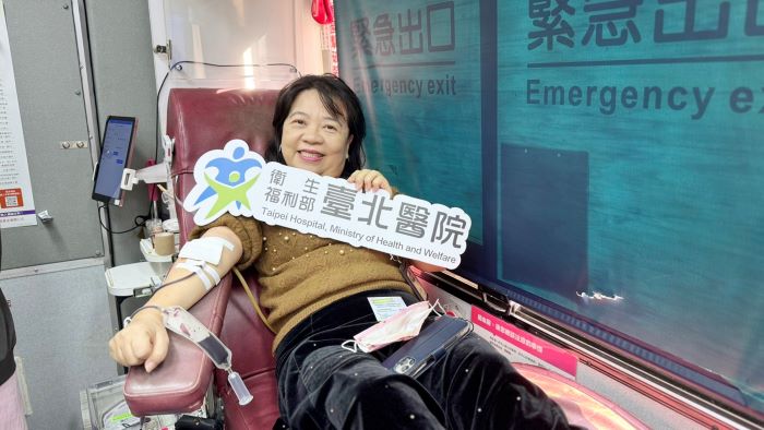 《圖說》臺北醫院廖素玲秘書長期捐血，認為捐血不僅能助人，還促進代謝更健康。〈臺北醫院提供〉