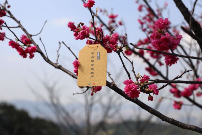《圖說》「平安幸福」拼版畫平安符 二。〈新北捷運公司提供〉