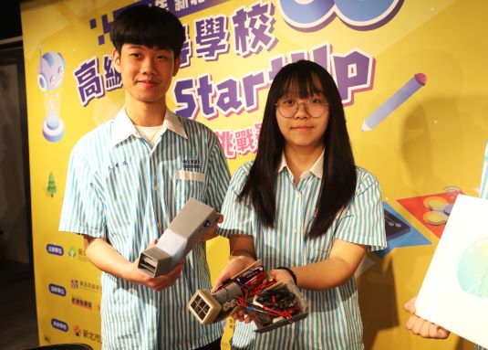 《圖說》三重商工「自動安全帽烘乾系統」團隊。〈教育局提供〉