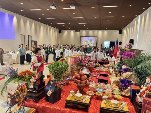 ▲嘉義新港玉靈千手觀音院謝玉慧院長為活動開場，並表示宗教不僅是個人心靈修行依靠，更是社會穩定與世界和平的重要力量。（照片／現場拍攝）