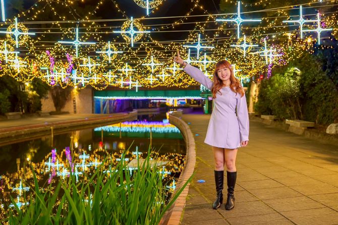 《圖說》今年以「星耀中港+夢幻星河」為主題，營造如夢似幻的夜間光景。〈水利局提供〉