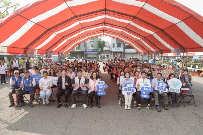 雲林縣環境保護局為響應3月22日「世界水資源日」，今日上午在斗六產業園區服務中心舉辦淨溪活動。