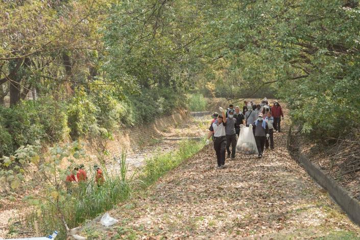 今日淨溪共計清理18.15公斤垃圾、7.35公斤回收物及537根菸蒂。