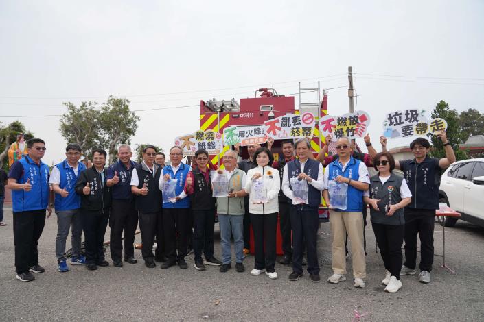 縣長張麗善呼籲民眾落實減香減紙及注意用火安全，共同防範公墓火災發生。