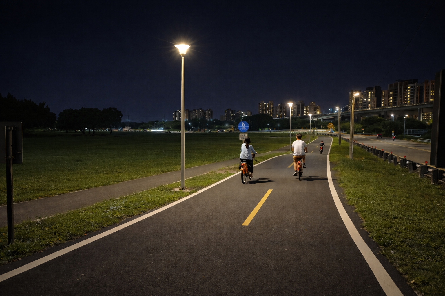 《圖說》燈光減量同時亦兼顧民眾騎行安全。〈高灘處提供〉