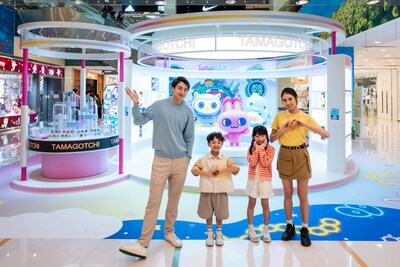 《塔麻歌子》主題展區則以「Tamagotchi Paradise」為靈感，設有等身角色立像與互動展示，充滿童趣。