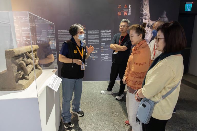《圖說》「永恆之法：印度教文物特展」導覽。〈宗博館提供〉）