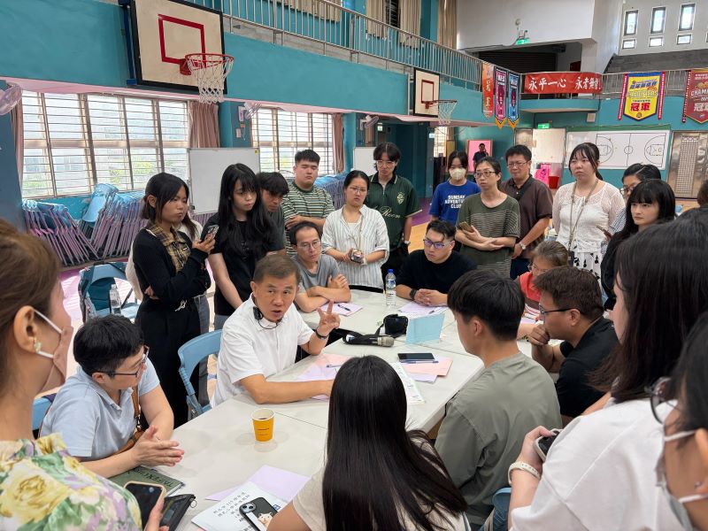 《圖說》台灣家長教學聯盟林文虎理事長團隊，為新進教師帶來優質教學七要領。〈教育局提供〉