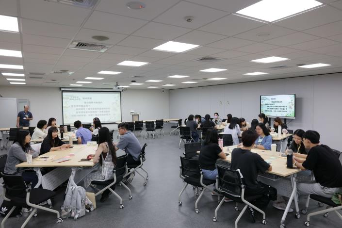 全臺約30位來自醫學、護理、營養、物理治療、社工等健康照護相關領域的青年學員參與體驗教育營，透過研習課程深入認識在宅醫療照護模式。