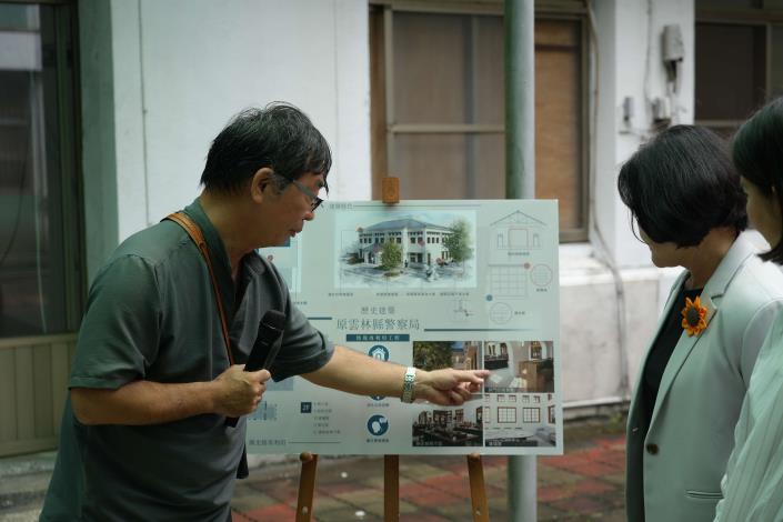 建築師說明原縣警察局修復工程計畫與建築特色。